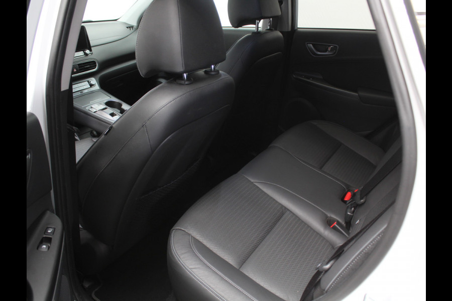 Hyundai Kona EV Premium 64 kWh CARPLAY | 3 FASE | CAMERA | DAB | LED | STOELVERW/VENT | LMV | ADAPCRUISE | LEER | HEAD-UP
