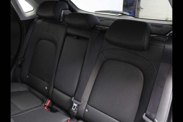 Hyundai Kona EV Premium 64 kWh CARPLAY | 3 FASE | CAMERA | DAB | LED | STOELVERW/VENT | LMV | ADAPCRUISE | LEER | HEAD-UP