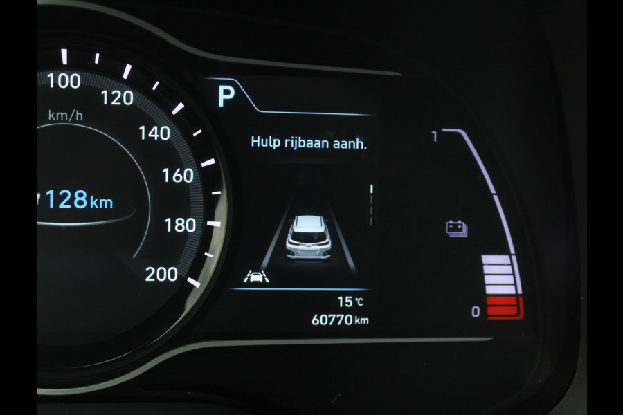 Hyundai Kona EV Premium 64 kWh CARPLAY | 3 FASE | CAMERA | DAB | LED | STOELVERW/VENT | LMV | ADAPCRUISE | LEER | HEAD-UP