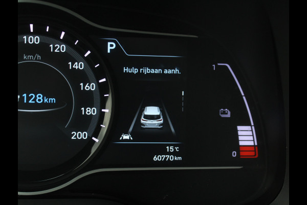 Hyundai Kona EV Premium 64 kWh CARPLAY | 3 FASE | CAMERA | DAB | LED | STOELVERW/VENT | LMV | ADAPCRUISE | LEER | HEAD-UP