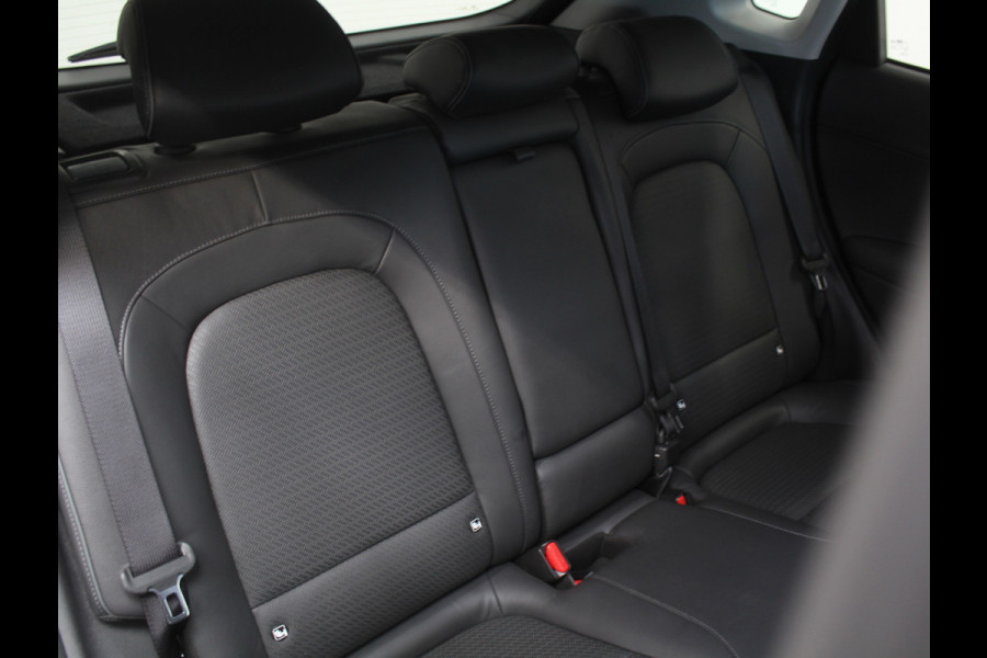 Hyundai Kona EV Premium 64 kWh CARPLAY | 3 FASE | CAMERA | DAB | LED | STOELVERW/VENT | LMV | ADAPCRUISE | LEER | HEAD-UP