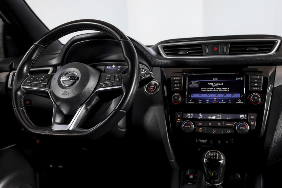 Nissan QASHQAI 1.3 DIG-T Tekna + 140 PK | Pano | Adapt. Cruise | Stoel-+Voorruitverw. | PDC | 360 Camera | NAV + App. Connect | ECC | Bose | LM 19" | Nissan QASHQAI 1.3 DIG-T Tekna + 140 PK | Pano | Adapt. Cruise | Stoel-+Voorruitverw. | PDC | 360 Camera | NAV + App. Connect | ECC | Bose | LM 19" |