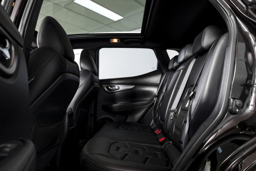 Nissan QASHQAI 1.3 DIG-T Tekna + 140 PK | Pano | Adapt. Cruise | Stoel-+Voorruitverw. | PDC | 360 Camera | NAV + App. Connect | ECC | Bose | LM 19" | Nissan QASHQAI 1.3 DIG-T Tekna + 140 PK | Pano | Adapt. Cruise | Stoel-+Voorruitverw. | PDC | 360 Camera | NAV + App. Connect | ECC | Bose | LM 19" |