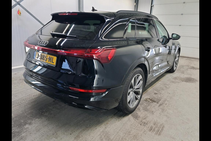 Audi e-tron 50 quattro Business edition 71 kWh Navigatie Apple Carplay/Android Auto Camera Parkeersensoren Adaptive Cruise Control Full LED  Lichtmetalen velgen Climate Control