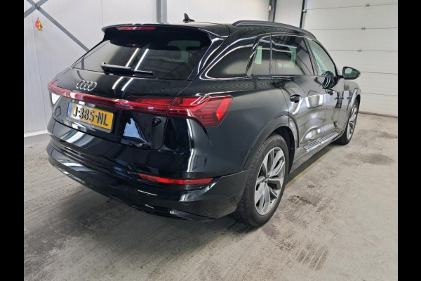 Audi e-tron 50 quattro Business edition 71 kWh Navigatie Apple Carplay/Android Auto Camera Parkeersensoren Adaptive Cruise Control Full LED  Lichtmetalen velgen Climate Control