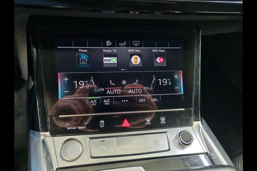 Audi e-tron 50 quattro Business edition 71 kWh Navigatie Apple Carplay/Android Auto Camera Parkeersensoren Adaptive Cruise Control Full LED  Lichtmetalen velgen Climate Control