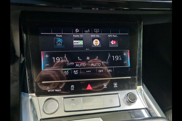 Audi e-tron 50 quattro Business edition 71 kWh Navigatie Apple Carplay/Android Auto Camera Parkeersensoren Adaptive Cruise Control Full LED  Lichtmetalen velgen Climate Control
