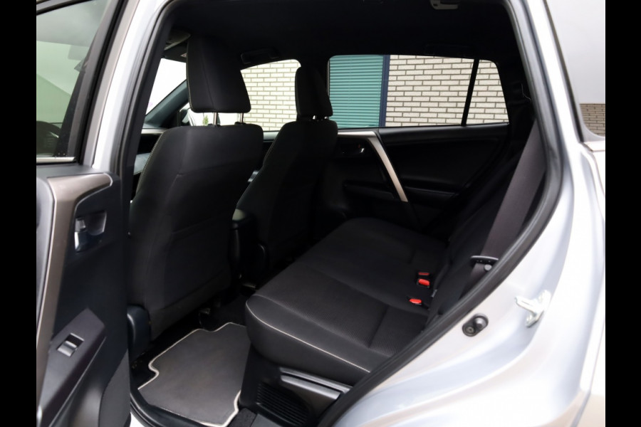 Toyota RAV4 2.5 Hybrid AWD Black Editon | El. Achterklep | LED | Trekhaak Toyota RAV4 2.5 Hybrid AWD Black Editon | El. Achterklep | LED | Trekhaak