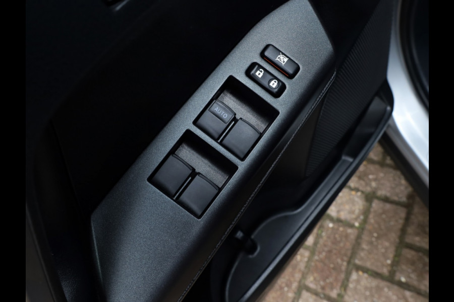 Toyota RAV4 2.5 Hybrid AWD Black Editon | El. Achterklep | LED | Trekhaak Toyota RAV4 2.5 Hybrid AWD Black Editon | El. Achterklep | LED | Trekhaak