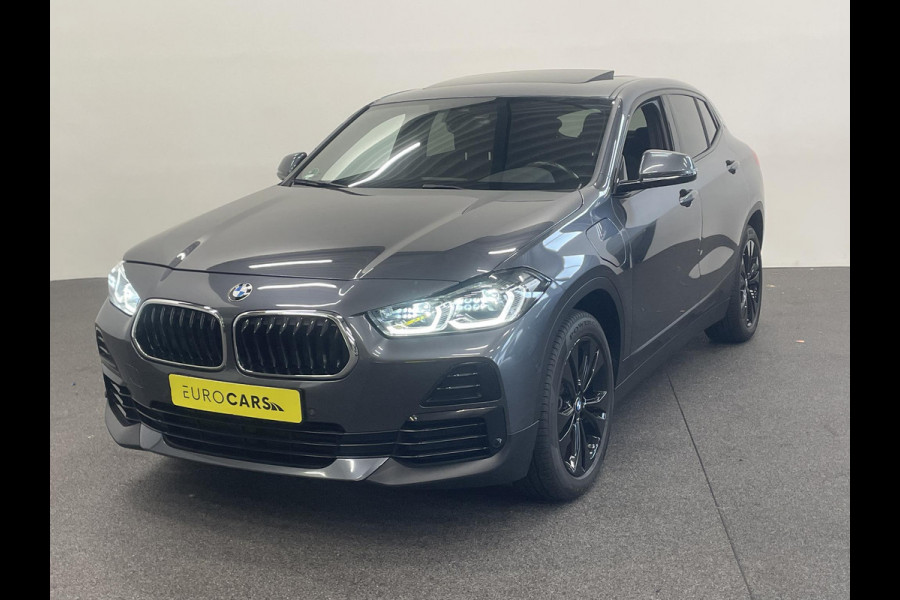 BMW X2 xDrive25e High Executive Sportline Panoramadak Groot Navi carplay/android Sportstoelen stoelverwarming parkeersensoren Voor+Achter Donkere hemel