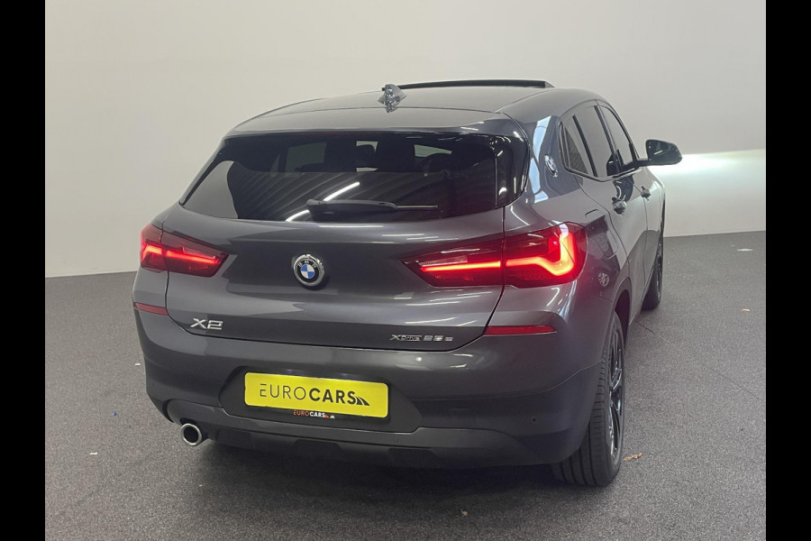BMW X2 xDrive25e High Executive Sportline Panoramadak Groot Navi carplay/android Sportstoelen stoelverwarming parkeersensoren Voor+Achter Donkere hemel