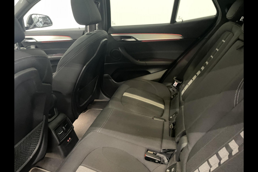 BMW X2 xDrive25e High Executive Sportline Panoramadak Groot Navi carplay/android Sportstoelen stoelverwarming parkeersensoren Voor+Achter Donkere hemel