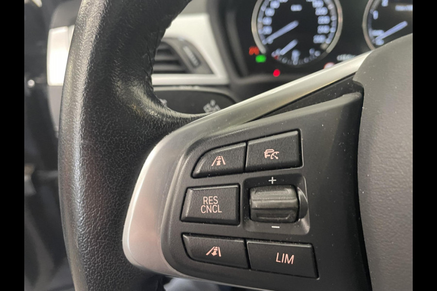 BMW X2 xDrive25e High Executive Sportline Panoramadak Groot Navi carplay/android Sportstoelen stoelverwarming parkeersensoren Voor+Achter Donkere hemel