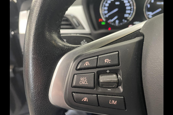 BMW X2 xDrive25e High Executive Sportline Panoramadak Groot Navi carplay/android Sportstoelen stoelverwarming parkeersensoren Voor+Achter Donkere hemel