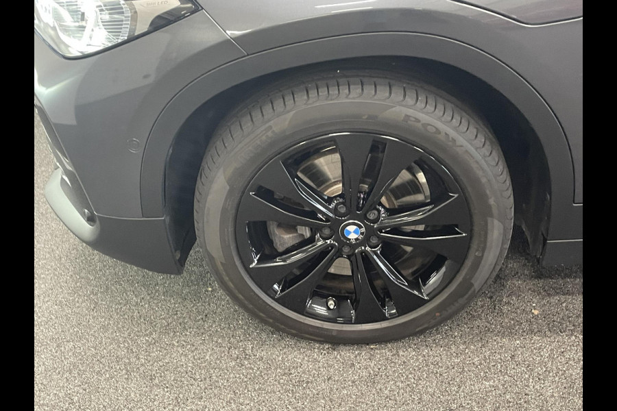BMW X2 xDrive25e High Executive Sportline Panoramadak Groot Navi carplay/android Sportstoelen stoelverwarming parkeersensoren Voor+Achter Donkere hemel