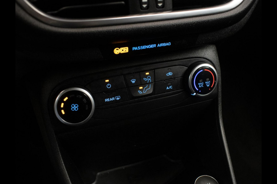 Ford Fiesta 1.1 Sport (APPLE CARPLAY,NAVI,CRUISE,LED,BLACK&WHITE EDITION,ELEKTRISCH PAKKET,SPORTSTOELEN,NETTE STAAT) Ford Fiesta 1.1 Sport (APPLE CARPLAY,NAVI,CRUISE,LED,BLACK&WHITE EDITION,ELEKTRISCH PAKKET,SPORTSTOELEN,NETTE STAAT)