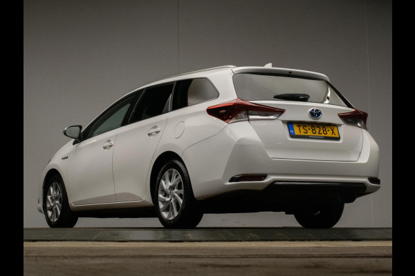 Toyota Auris Touring Sports 1.8 Hybrid Dynamic Go Sport (NAVI,CAMERA,CLIMATE,CRUISE,PDC,GETINT,DAB,SPORTSTOELEN,LM VELGEN)
