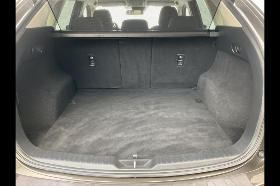 Mazda CX-5 2.0 SkyActiv-G 165 Luxury Trekhaak HUD Leer Stoel/Stuurverw Led Nav/Cruise 79702KM! Mazda CX-5 2.0 SkyActiv-G 165 Luxury Trekhaak HUD Leer Stoel/Stuurverw Led Nav/Cruise 79702KM!