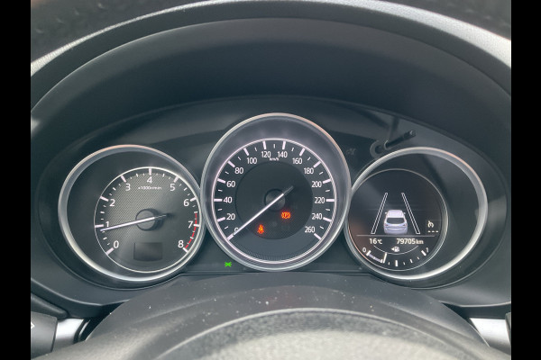 Mazda CX-5 2.0 SkyActiv-G 165 Luxury Trekhaak HUD Leer Stoel/Stuurverw Led Nav/Cruise 79702KM! Mazda CX-5 2.0 SkyActiv-G 165 Luxury Trekhaak HUD Leer Stoel/Stuurverw Led Nav/Cruise 79702KM!