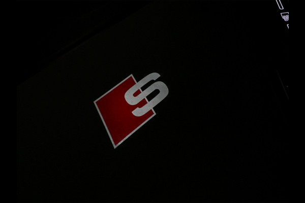 Audi Q7 60 TFSI e QUATTRO PRO LINE S COMPETITION | S-SEATS | B&O SOUND | KEYLESS | VIRTUAL COCKPIT | HEAD-UP | ALCANTARA | STOELMASSAGE Audi Q7 60 TFSI e QUATTRO PRO LINE S COMPETITION | S-SEATS | B&O SOUND | KEYLESS | VIRTUAL COCKPIT | HEAD-UP | ALCANTARA | STOELMASSAGE