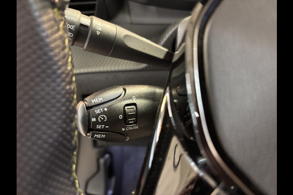 Peugeot e-2008 EV GT 50 kWh Panoramadak | Stoelverwarming | Navigatie | Android auto / Apple carplay