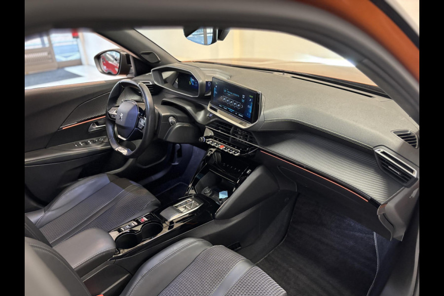 Peugeot e-2008 EV GT 50 kWh Panoramadak | Stoelverwarming | Navigatie | Android auto / Apple carplay