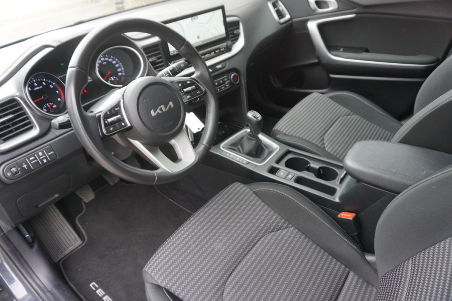 Kia Ceed 1.0 T-GDi 120PK DynamicLine/Geen Importauto/ All-Seasonbanden. Kia Ceed 1.0 T-GDi 120PK DynamicLine/Geen Importauto/ All-Seasonbanden.