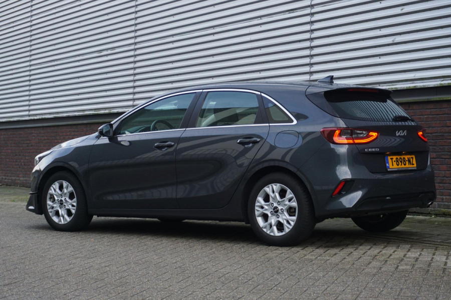 Kia Ceed 1.0 T-GDi 120PK DynamicLine/Geen Importauto/ All-Seasonbanden. Kia Ceed 1.0 T-GDi 120PK DynamicLine/Geen Importauto/ All-Seasonbanden.