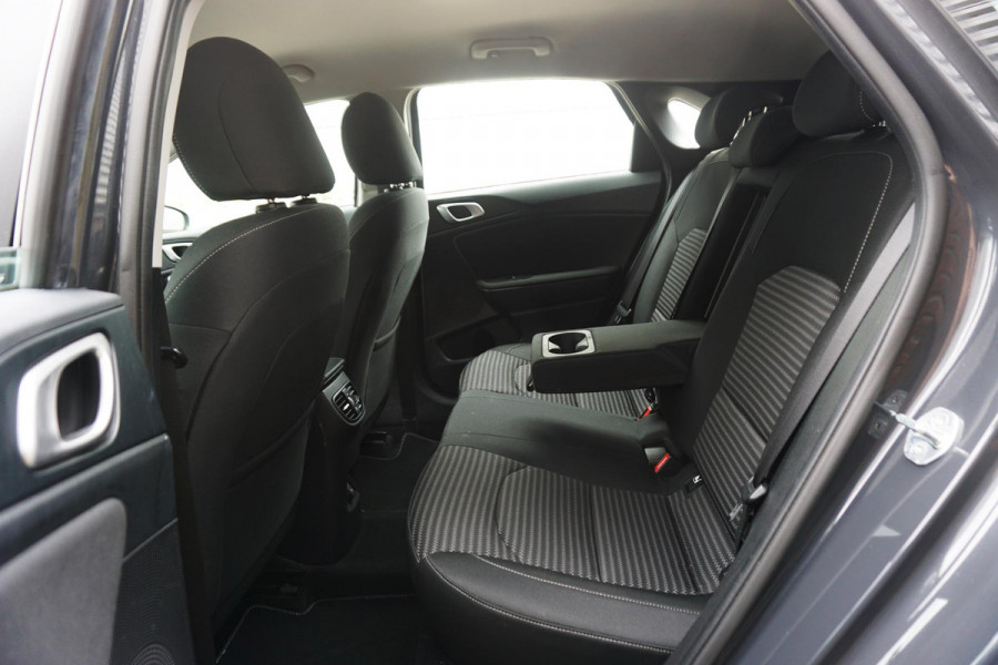 Kia Ceed 1.0 T-GDi 120PK DynamicLine/Geen Importauto/ All-Seasonbanden. Kia Ceed 1.0 T-GDi 120PK DynamicLine/Geen Importauto/ All-Seasonbanden.