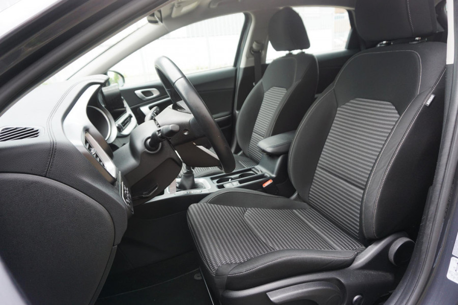 Kia Ceed 1.0 T-GDi 120PK DynamicLine/Geen Importauto/ All-Seasonbanden. Kia Ceed 1.0 T-GDi 120PK DynamicLine/Geen Importauto/ All-Seasonbanden.