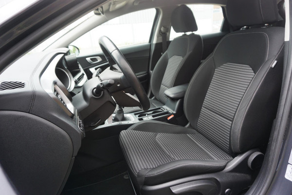 Kia Ceed 1.0 T-GDi 120PK DynamicLine/Geen Importauto/ All-Seasonbanden. Kia Ceed 1.0 T-GDi 120PK DynamicLine/Geen Importauto/ All-Seasonbanden.