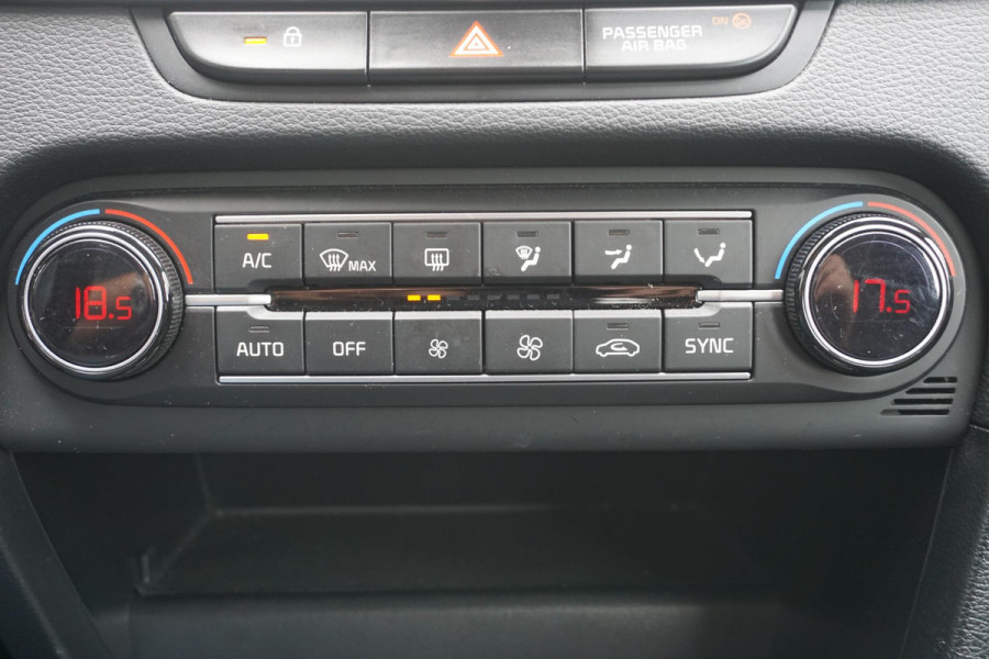 Kia Ceed 1.0 T-GDi 120PK DynamicLine/Geen Importauto/ All-Seasonbanden. Kia Ceed 1.0 T-GDi 120PK DynamicLine/Geen Importauto/ All-Seasonbanden.