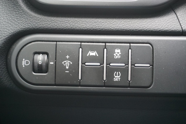 Kia Ceed 1.0 T-GDi 120PK DynamicLine/Geen Importauto/ All-Seasonbanden. Kia Ceed 1.0 T-GDi 120PK DynamicLine/Geen Importauto/ All-Seasonbanden.