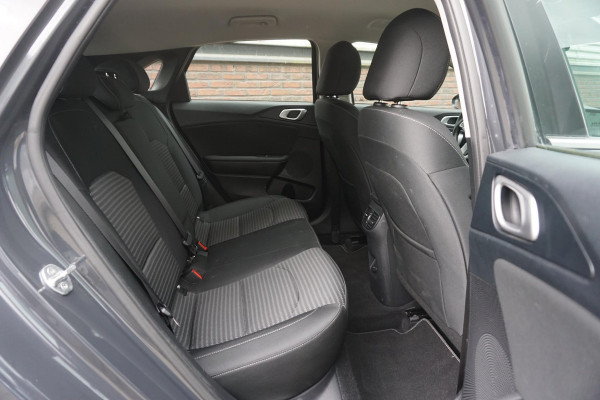 Kia Ceed 1.0 T-GDi 120PK DynamicLine/Geen Importauto/ All-Seasonbanden. Kia Ceed 1.0 T-GDi 120PK DynamicLine/Geen Importauto/ All-Seasonbanden.