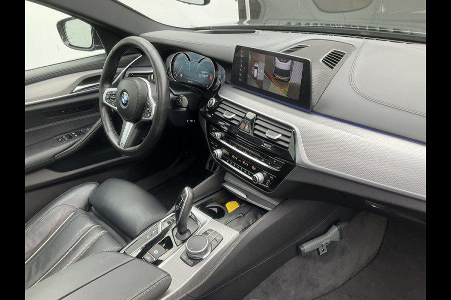 BMW 5 Serie 530D M-sport 6-Cilinder Pano Trekhaak HUD 360cam Standkachel Sfeerverl NL-Auto VOL! BMW 5 Serie 530D M-sport 6-Cilinder Pano Trekhaak HUD 360cam Standkachel Sfeerverl NL-Auto VOL!