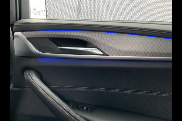 BMW 5 Serie 530D M-sport 6-Cilinder Pano Trekhaak HUD 360cam Standkachel Sfeerverl NL-Auto VOL! BMW 5 Serie 530D M-sport 6-Cilinder Pano Trekhaak HUD 360cam Standkachel Sfeerverl NL-Auto VOL!