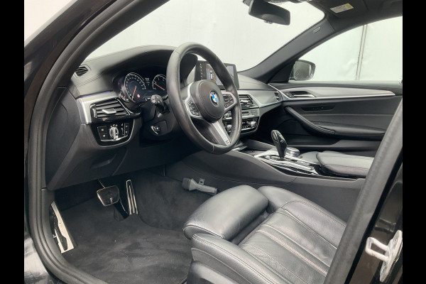 BMW 5 Serie 530D M-sport 6-Cilinder Pano Trekhaak HUD 360cam Standkachel Sfeerverl NL-Auto VOL! BMW 5 Serie 530D M-sport 6-Cilinder Pano Trekhaak HUD 360cam Standkachel Sfeerverl NL-Auto VOL!