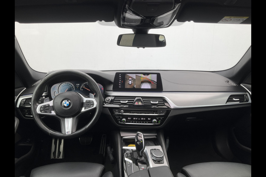 BMW 5 Serie 530D M-sport 6-Cilinder Pano Trekhaak HUD 360cam Standkachel Sfeerverl NL-Auto VOL! BMW 5 Serie 530D M-sport 6-Cilinder Pano Trekhaak HUD 360cam Standkachel Sfeerverl NL-Auto VOL!