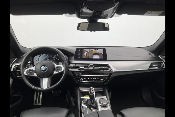 BMW 5 Serie 530D M-sport 6-Cilinder Pano Trekhaak HUD 360cam Standkachel Sfeerverl NL-Auto VOL! BMW 5 Serie 530D M-sport 6-Cilinder Pano Trekhaak HUD 360cam Standkachel Sfeerverl NL-Auto VOL!