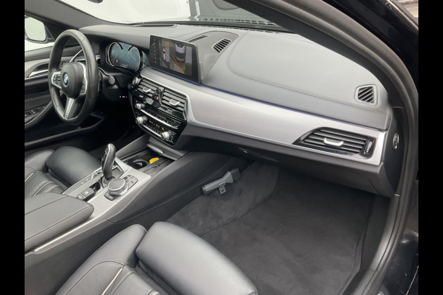 BMW 5 Serie 530D M-sport 6-Cilinder Pano Trekhaak HUD 360cam Standkachel Sfeerverl NL-Auto VOL! BMW 5 Serie 530D M-sport 6-Cilinder Pano Trekhaak HUD 360cam Standkachel Sfeerverl NL-Auto VOL!