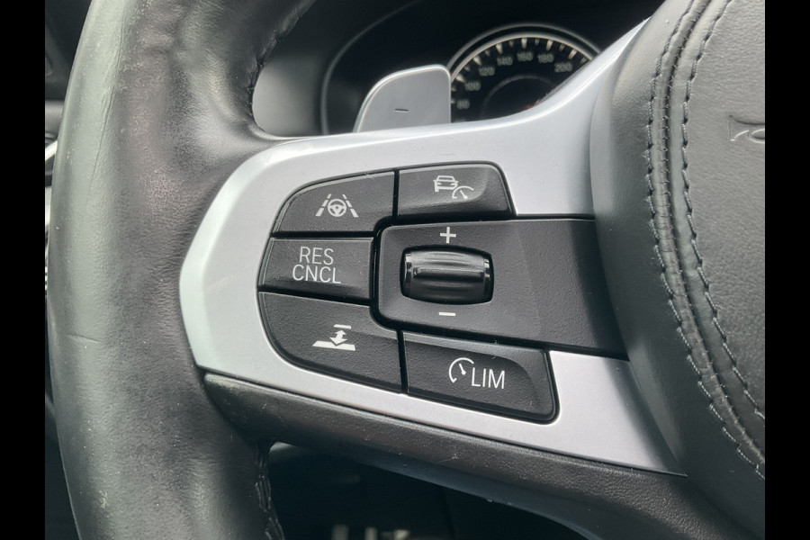 BMW 5 Serie 530D M-sport 6-Cilinder Pano Trekhaak HUD 360cam Standkachel Sfeerverl NL-Auto VOL! BMW 5 Serie 530D M-sport 6-Cilinder Pano Trekhaak HUD 360cam Standkachel Sfeerverl NL-Auto VOL!