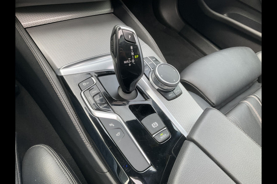 BMW 5 Serie 530D M-sport 6-Cilinder Pano Trekhaak HUD 360cam Standkachel Sfeerverl NL-Auto VOL! BMW 5 Serie 530D M-sport 6-Cilinder Pano Trekhaak HUD 360cam Standkachel Sfeerverl NL-Auto VOL!