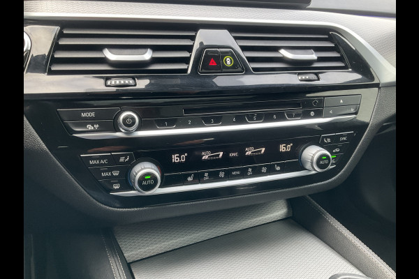 BMW 5 Serie 530D M-sport 6-Cilinder Pano Trekhaak HUD 360cam Standkachel Sfeerverl NL-Auto VOL! BMW 5 Serie 530D M-sport 6-Cilinder Pano Trekhaak HUD 360cam Standkachel Sfeerverl NL-Auto VOL!