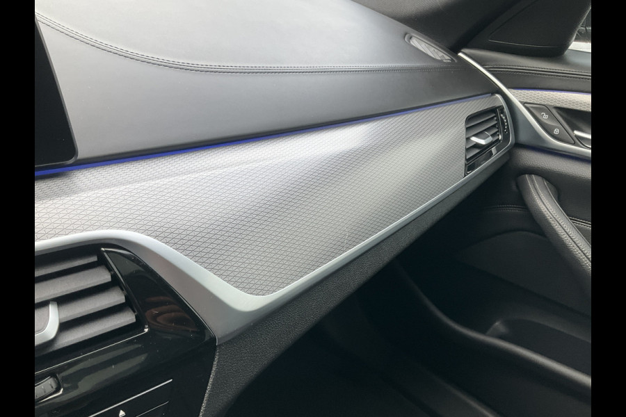 BMW 5 Serie 530D M-sport 6-Cilinder Pano Trekhaak HUD 360cam Standkachel Sfeerverl NL-Auto VOL! BMW 5 Serie 530D M-sport 6-Cilinder Pano Trekhaak HUD 360cam Standkachel Sfeerverl NL-Auto VOL!
