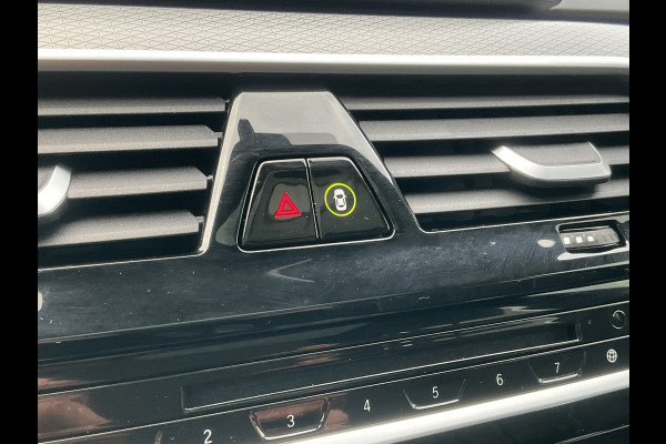 BMW 5 Serie 530D M-sport 6-Cilinder Pano Trekhaak HUD 360cam Standkachel Sfeerverl NL-Auto VOL! BMW 5 Serie 530D M-sport 6-Cilinder Pano Trekhaak HUD 360cam Standkachel Sfeerverl NL-Auto VOL!