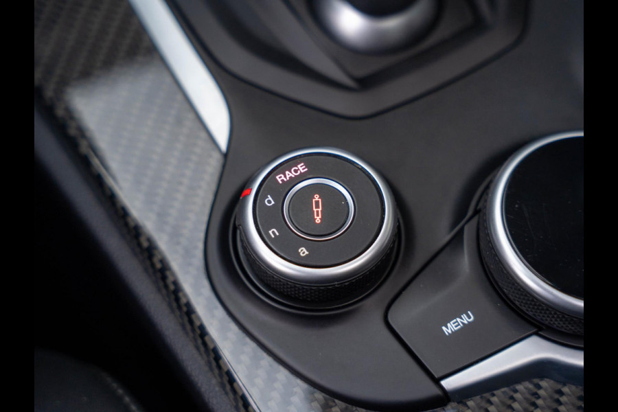 Alfa Romeo Stelvio 2.9 V6 AWD Quadrifoglio 510PK / Pano / Carbon / H&K / Memory Alfa Romeo Stelvio 2.9 V6 AWD Quadrifoglio 510PK / Pano / Carbon / H&K / Memory