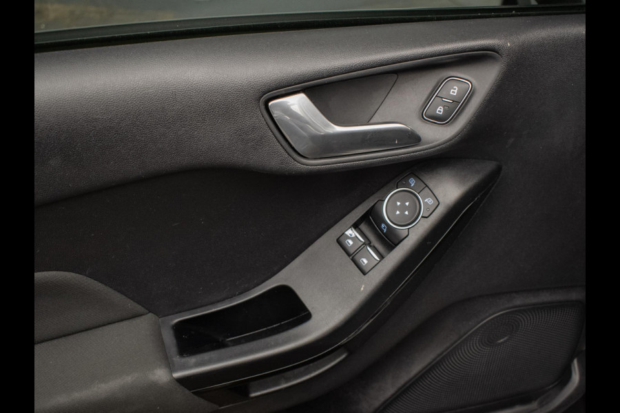 Ford Fiesta 1.1 Sport (APPLE CARPLAY,NAVI,LED,PDC,LANE ASSIST,DAB,BLUETOOTH,SPORTSTOELEN,LM VELGEN,NIEUWE APK,NETTE STAAT)