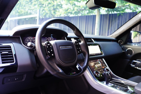 Land Rover Range Rover Sport P 575 SVR Land Rover Range Rover Sport P575 SVR Meridian Panoramadak Land Rover Range Rover Sport P 575 SVR Land Rover Range Rover Sport P575 SVR Meridian Panoramadak