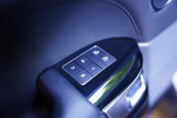 Land Rover Range Rover Sport P 575 SVR Land Rover Range Rover Sport P575 SVR Meridian Panoramadak Land Rover Range Rover Sport P 575 SVR Land Rover Range Rover Sport P575 SVR Meridian Panoramadak