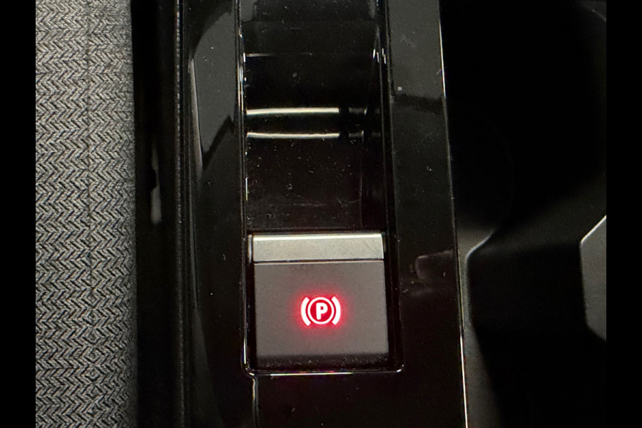 Citroën C4 1.2 PureTech YOU Exclusive AUTOMAAT LANE ASSIST CRUISE CONTROL APPPLE CARPLAY Citroën C4 1.2 PureTech YOU Exclusive AUTOMAAT LANE ASSIST CRUISE CONTROL APPPLE CARPLAY